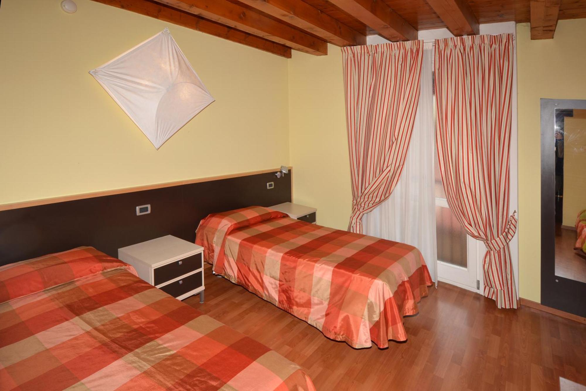 Albergo Cavallucci Sermide Exterior foto